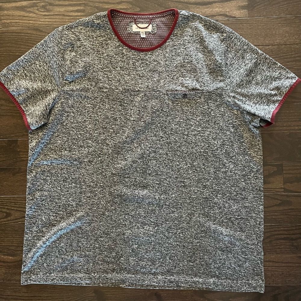 Le Chateau Man T-shirt/Size XXL